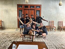 Mich's Surf Villa & Hostel