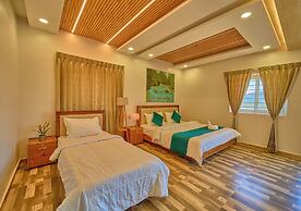 Vihani's Western Clouds by VOYE HOMES