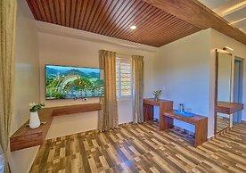 Vihani's Western Clouds by VOYE HOMES