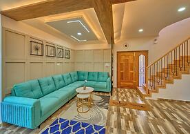 Vihani's Western Clouds by VOYE HOMES