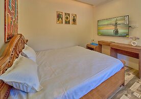 Vihani's Western Clouds by VOYE HOMES