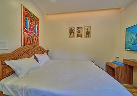 Vihani's Western Clouds by VOYE HOMES