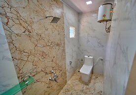 Vihani's Western Clouds by VOYE HOMES