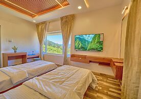 Vihani's Western Clouds by VOYE HOMES