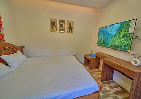 Vihani's Western Clouds by VOYE HOMES