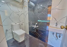 Vihani's Western Clouds by VOYE HOMES