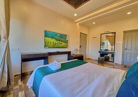 Vihani's Western Clouds by VOYE HOMES