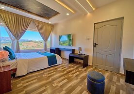 Vihani's Western Clouds by VOYE HOMES