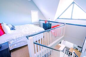 Gorgeous Loft in Heart of Blue Mountain