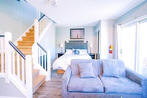 Gorgeous Loft in Heart of Blue Mountain