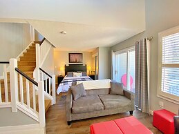 Gorgeous Loft in Heart of Blue Mountain