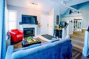 Gorgeous Loft in Heart of Blue Mountain