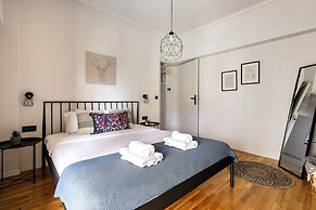 Zeus 2-Bedroom Apt with Acropolis View