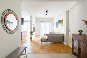 Mystique 2-Bedroom Apartment in Athens