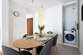 Mystique 2-Bedroom Apartment in Athens