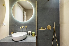 Mystique 2-Bedroom Apartment in Athens