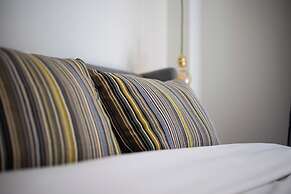 Mystique 2-Bedroom Apartment in Athens