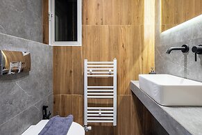 Mystique 2-Bedroom Apartment in Athens