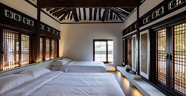Nostalgia Hanok Hotel