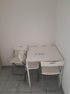 2-Rent Group Hostel Apartments SEN14