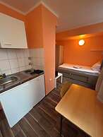 2-Rent Group Hostel Apartments SEN14