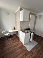 2-Rent Group Hostel Apartments SEN14