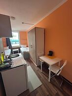 2-Rent Group Hostel Apartments SEN14