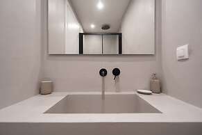 LIV - Deluxe 2BD Apartment in Athens