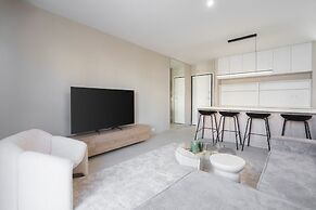 LIV - Deluxe 2BD Apartment in Athens