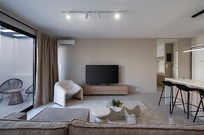 LIV - Deluxe 2BD Apartment in Athens