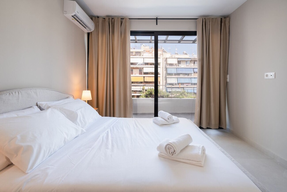 LIV - Deluxe 2BD Apartment in Athens