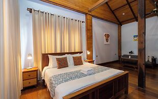 Isann Suites