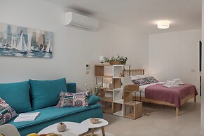 Desamani 975 Apartments