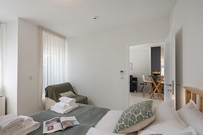 Desamani 975 Apartments