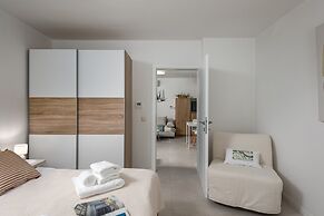 Desamani 975 Apartments