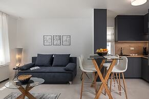 Desamani 975 Apartments