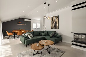 Desamani 975 Apartments