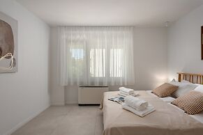 Desamani 975 Apartments