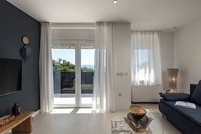 Desamani 975 Apartments