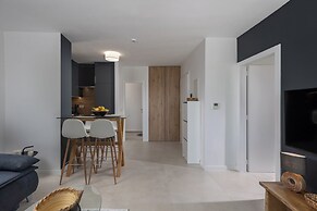 Desamani 975 Apartments