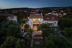 Desamani 975 Apartments