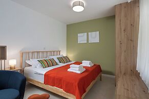 Desamani 975 Apartments