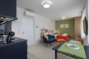 Desamani 975 Apartments