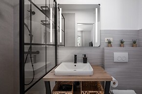Desamani 975 Apartments