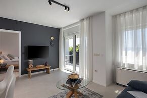 Desamani 975 Apartments