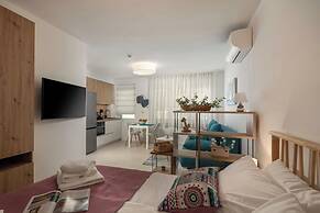 Desamani 975 Apartments