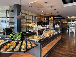 HOTEL QUERS INN