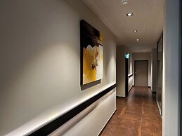 HOTEL QUERS INN