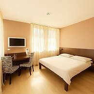 HOTEL QUERS INN