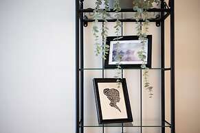 The Beatles 2-BR Apartment in Athens